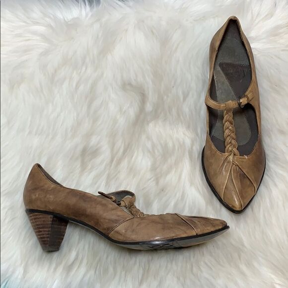 Anthro Blay Tan Washed Leather Heels Size 39/8.5 - Picture 1 of 7